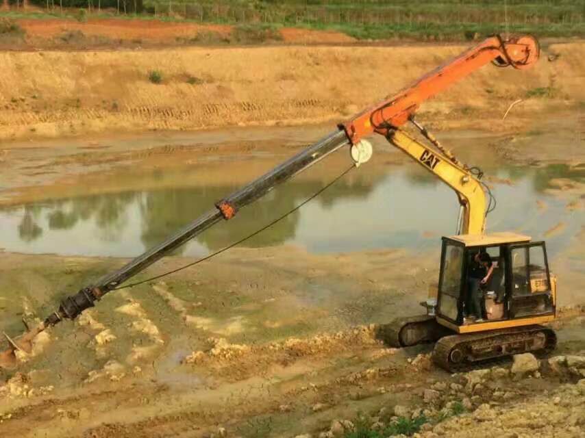 挖機(jī)伸縮臂廠家、勾機(jī)伸縮臂廠家、伸縮臂勾機(jī)廠家